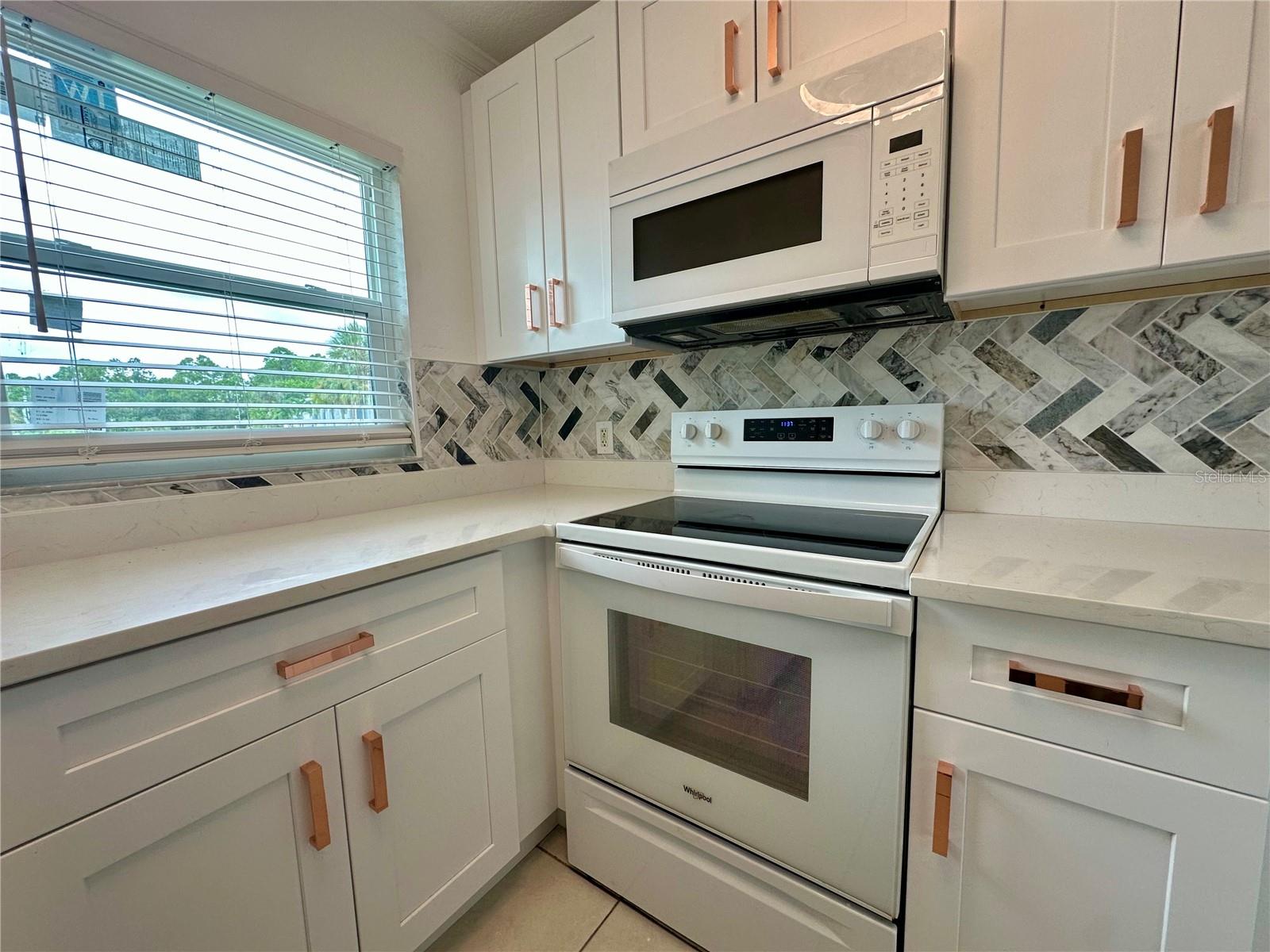 Image 6 of 26 For 25050 Sandhill Boulevard Apt A1