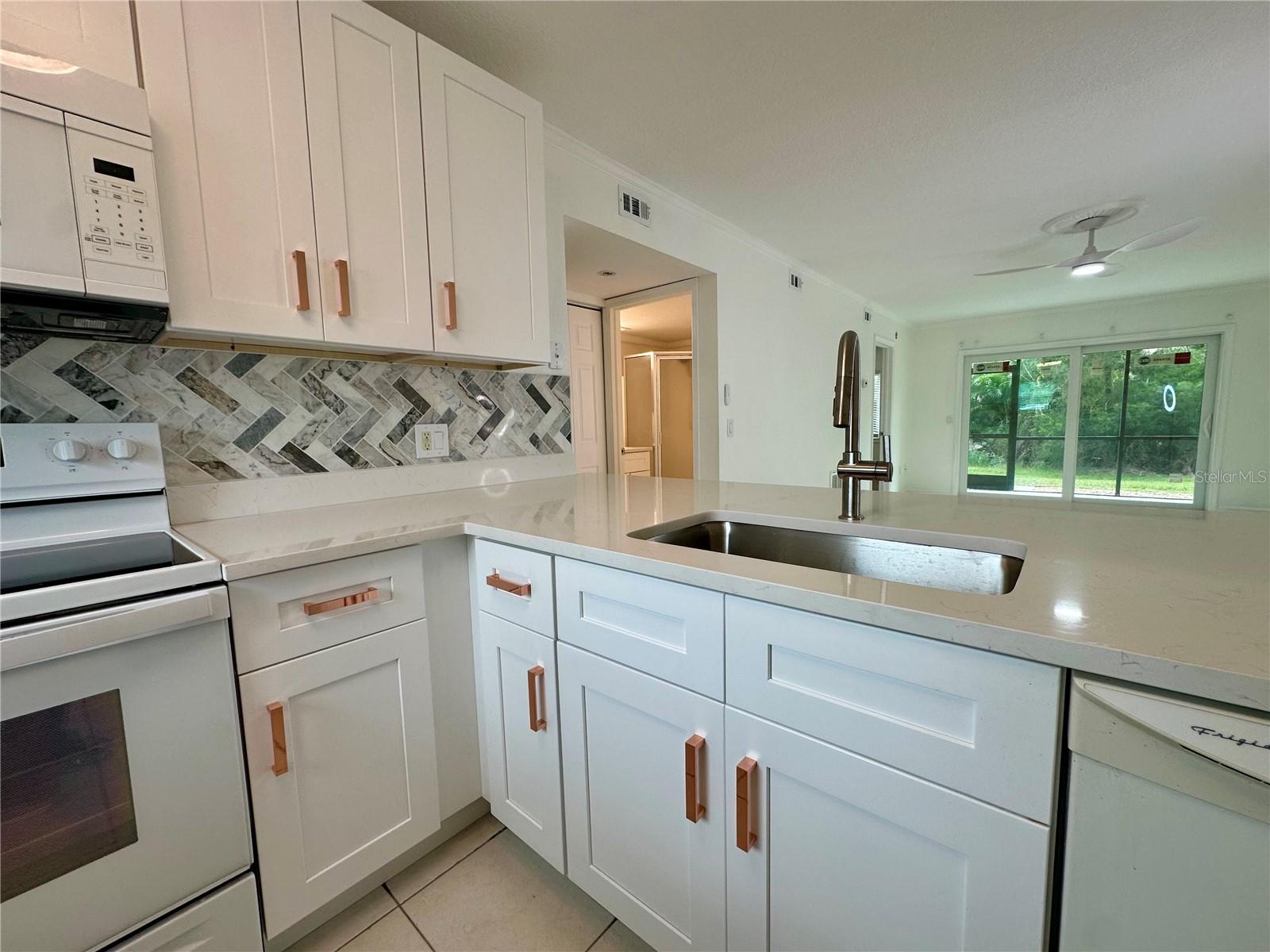 Image 7 of 26 For 25050 Sandhill Boulevard Apt A1