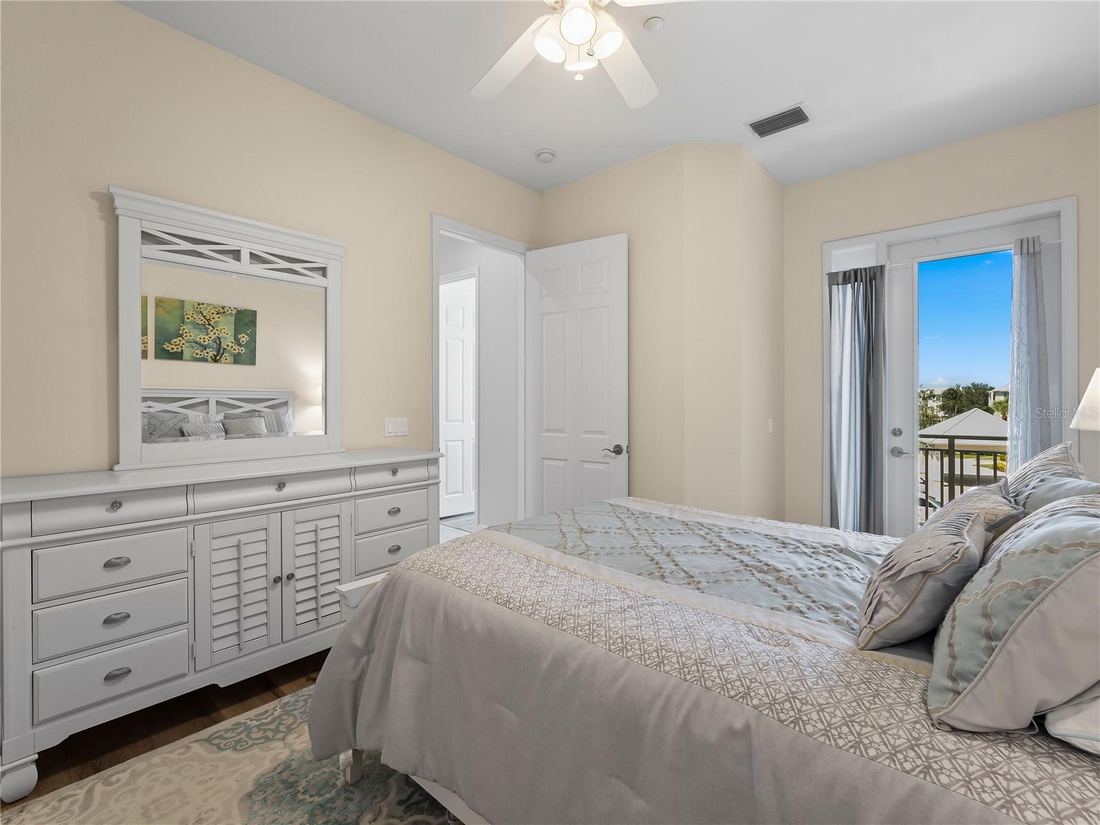 Image 31 of 72 For 10390 Longshore Road 83