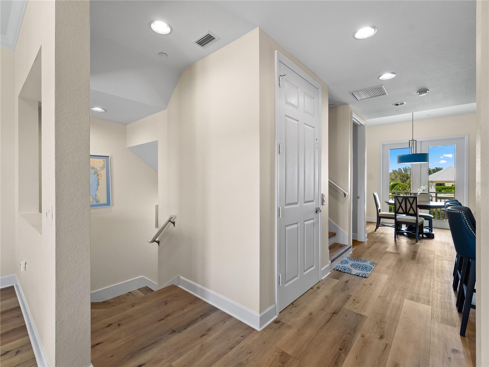 Image 36 of 72 For 10390 Longshore Road 83