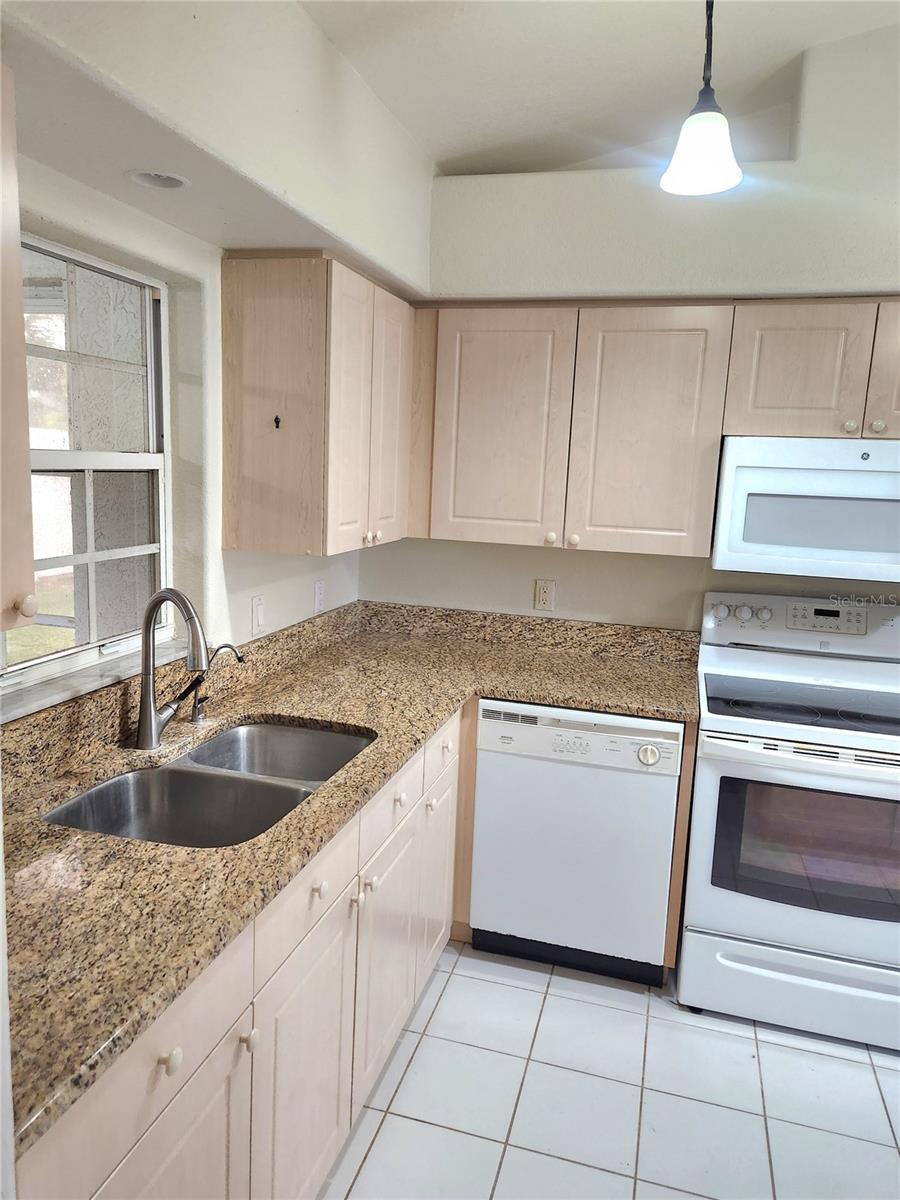 Image 10 of 32 For 195 Columbia Road