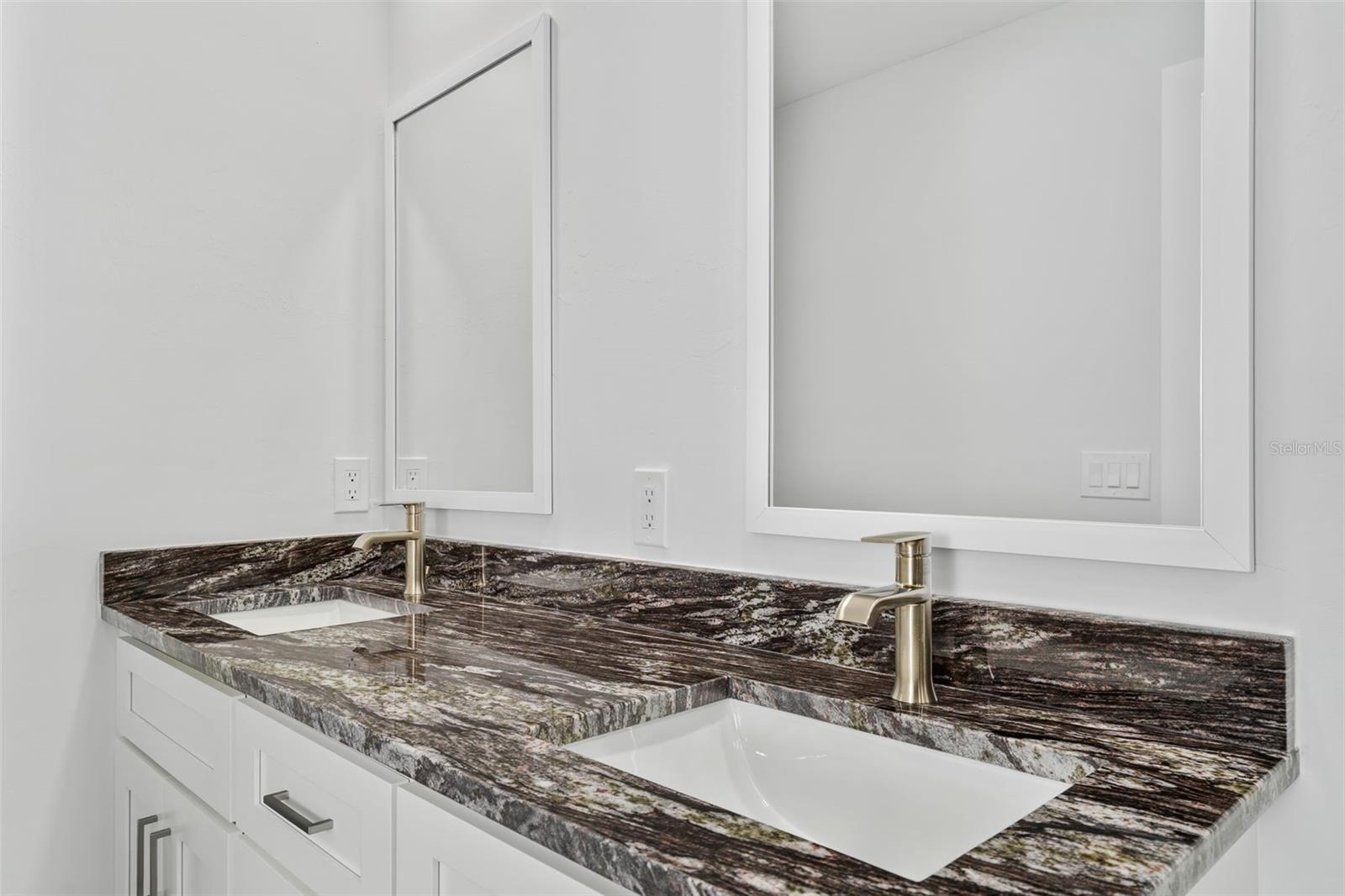 Image 20 of 32 For 12460 Catalina Drive