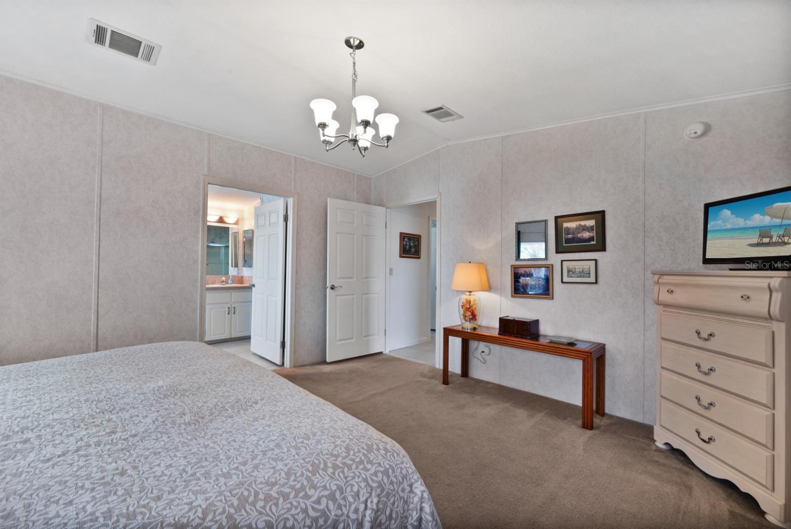 Image 27 of 100 For 2100 Kings Highway 920