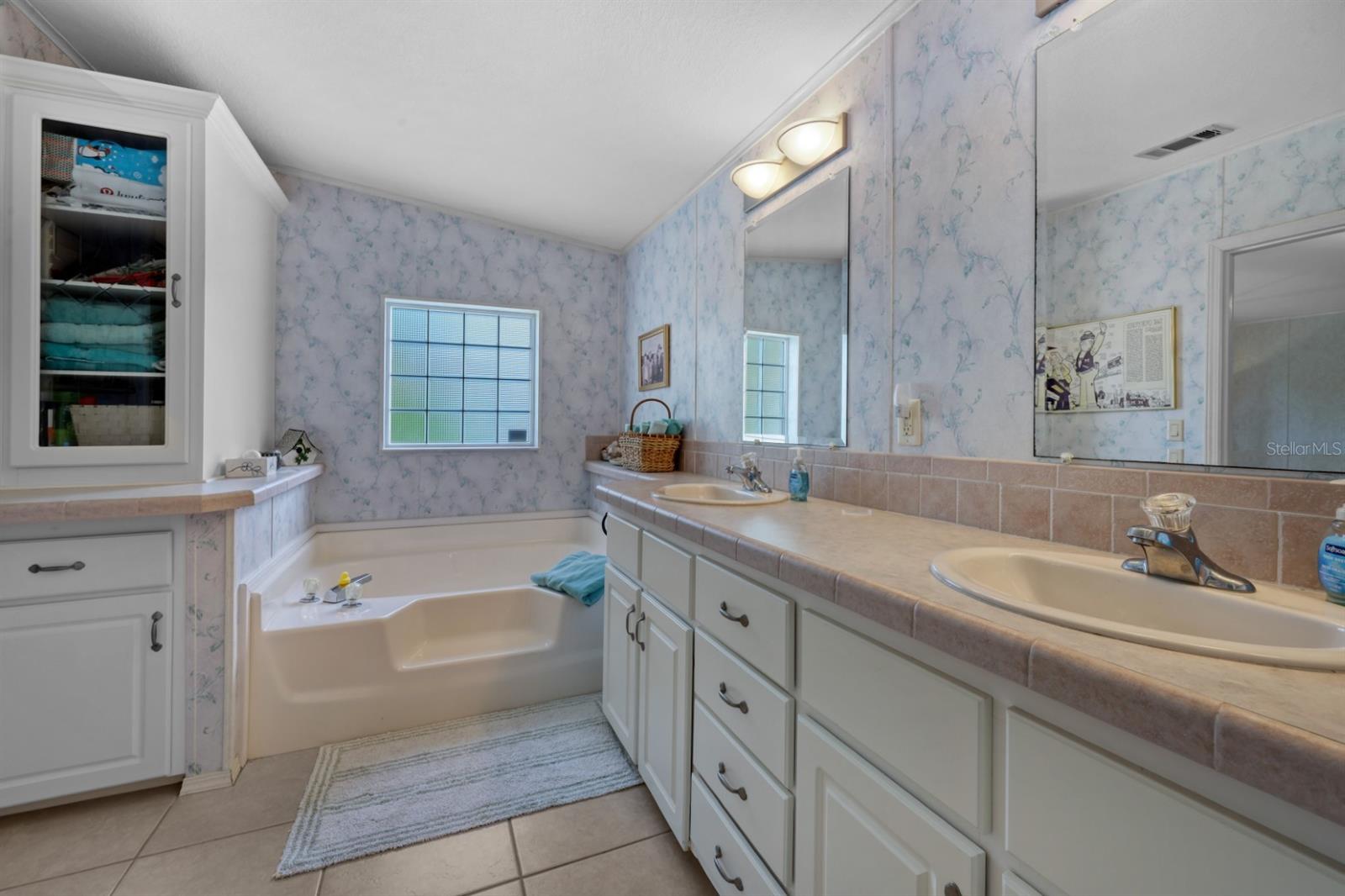 Image 30 of 100 For 2100 Kings Highway 920