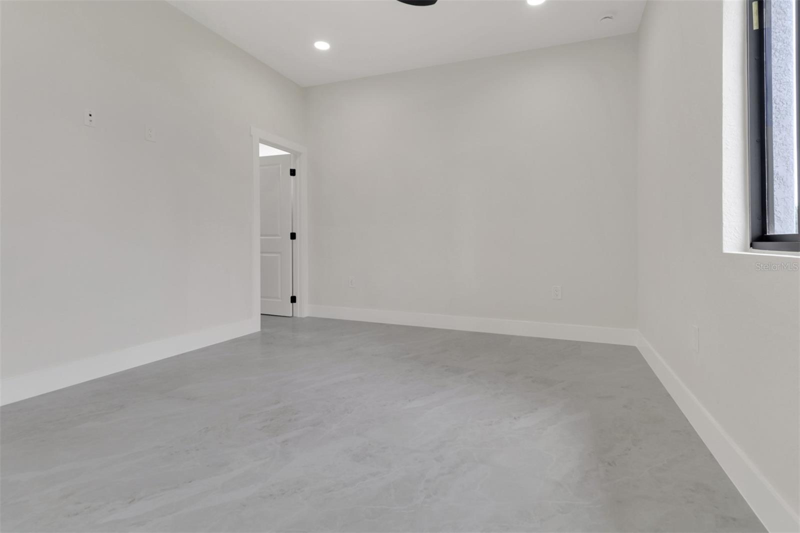 Image 11 of 37 For 4501-4503 15th Street Sw