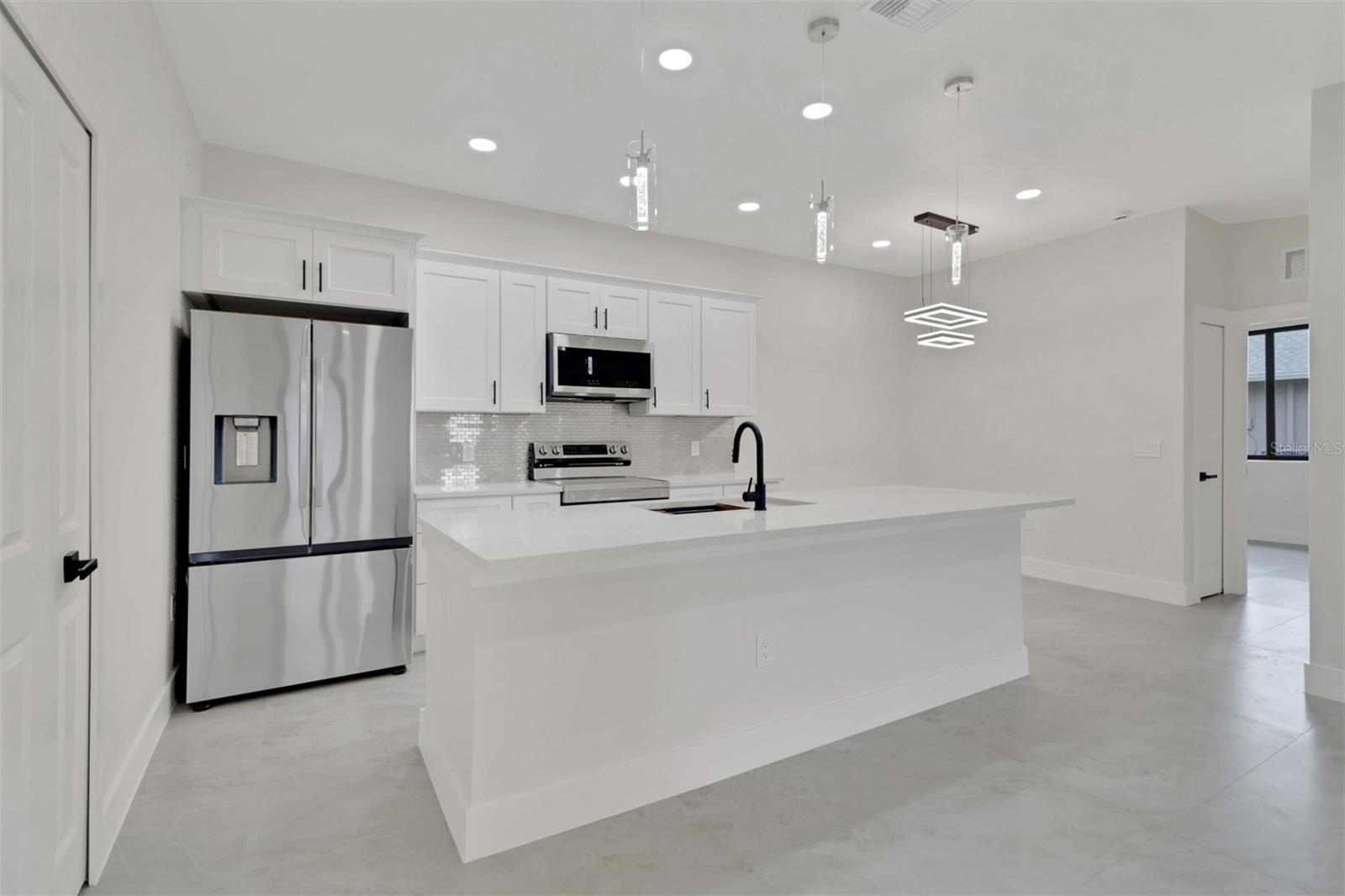 Image 7 of 37 For 4501-4503 15th Street Sw