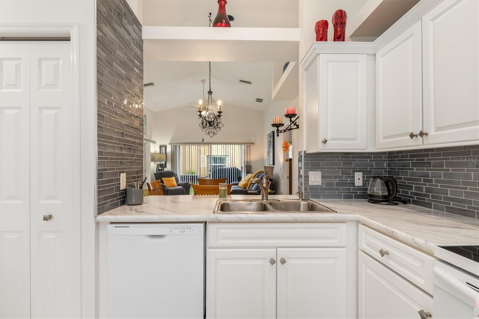 Image 13 of 42 For 24167 Buckingham Way