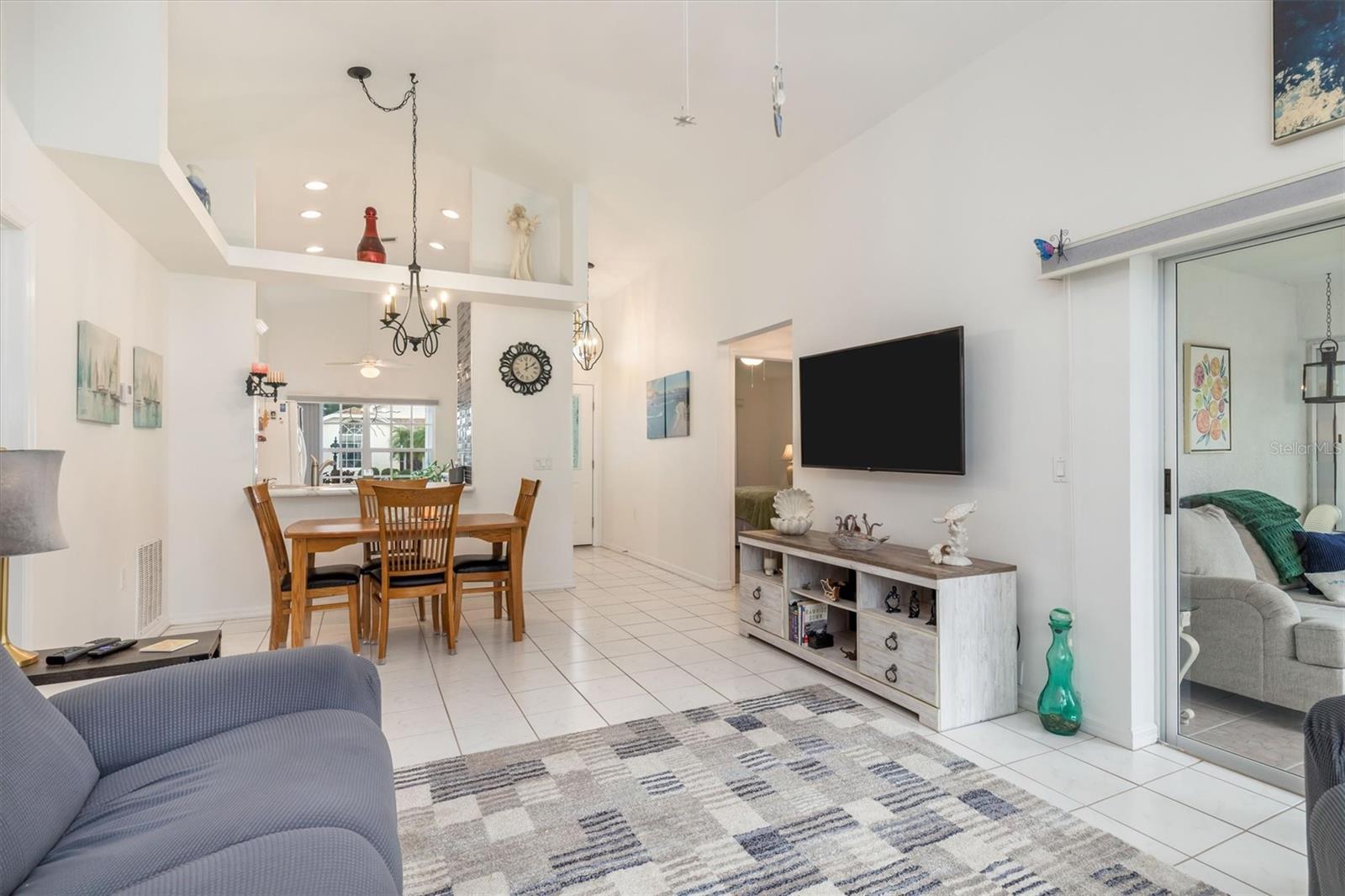 Image 8 of 42 For 24167 Buckingham Way