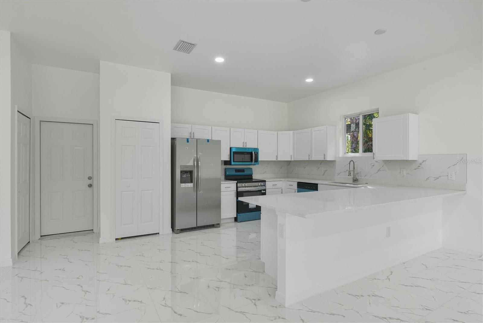 Image 16 of 61 For 26248 Eager Road