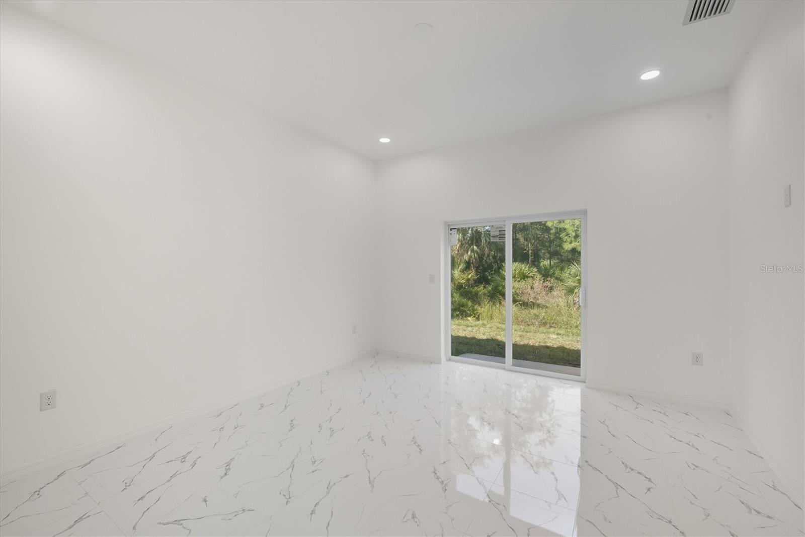 Image 24 of 61 For 26248 Eager Road