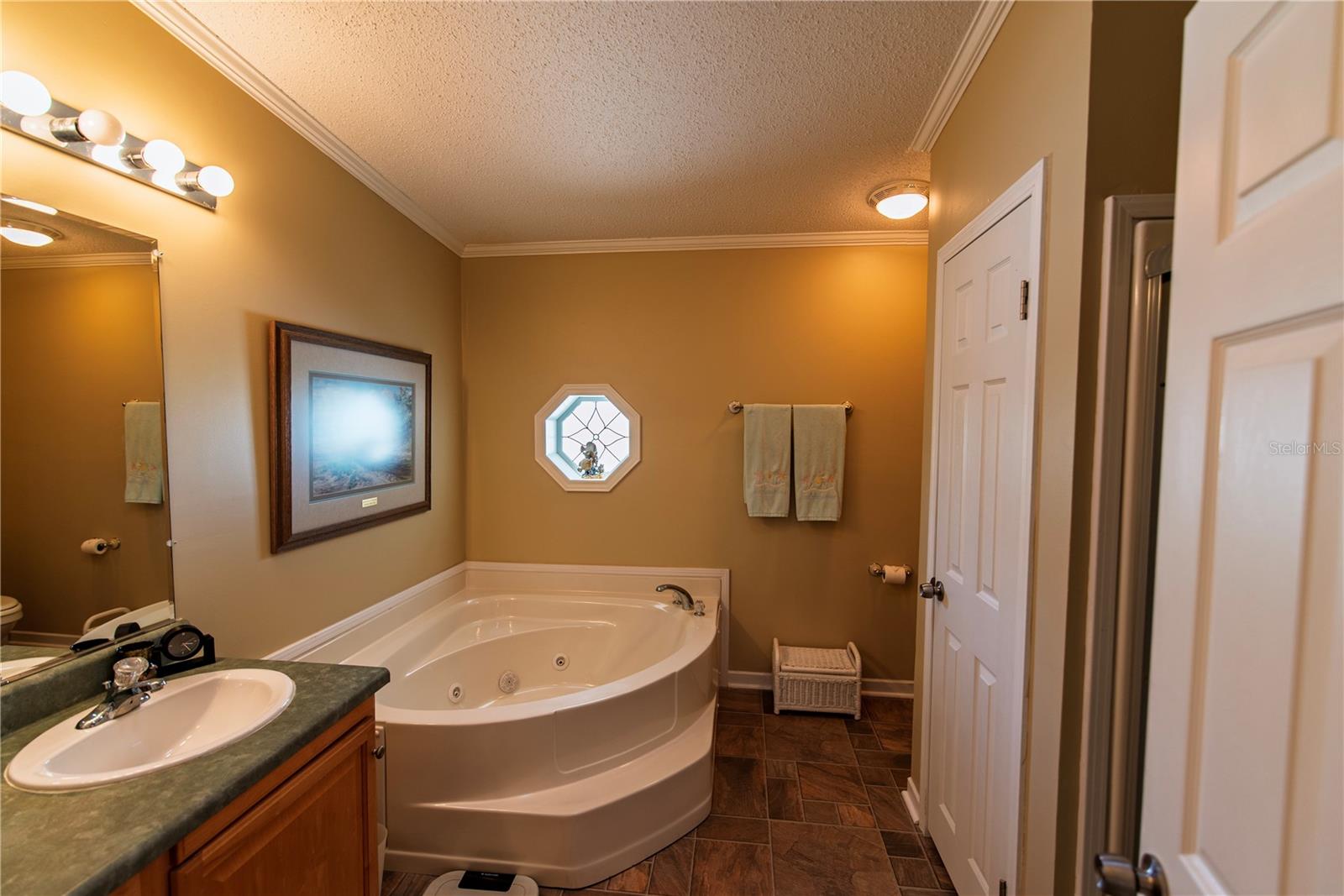 Image 10 of 31 For 36 Emden Circle