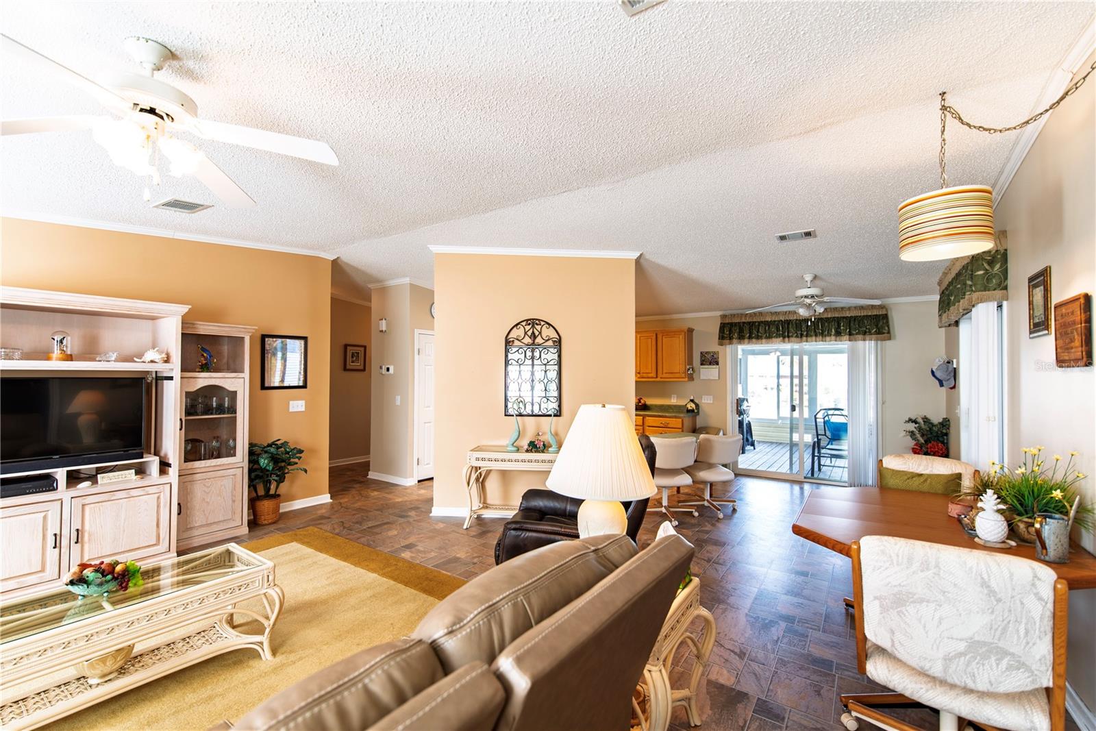 Image 18 of 31 For 36 Emden Circle