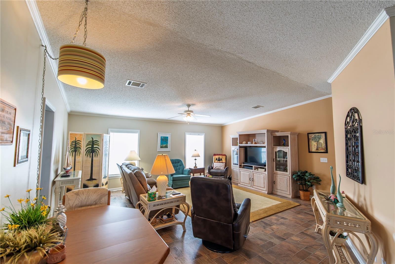 Image 2 of 31 For 36 Emden Circle