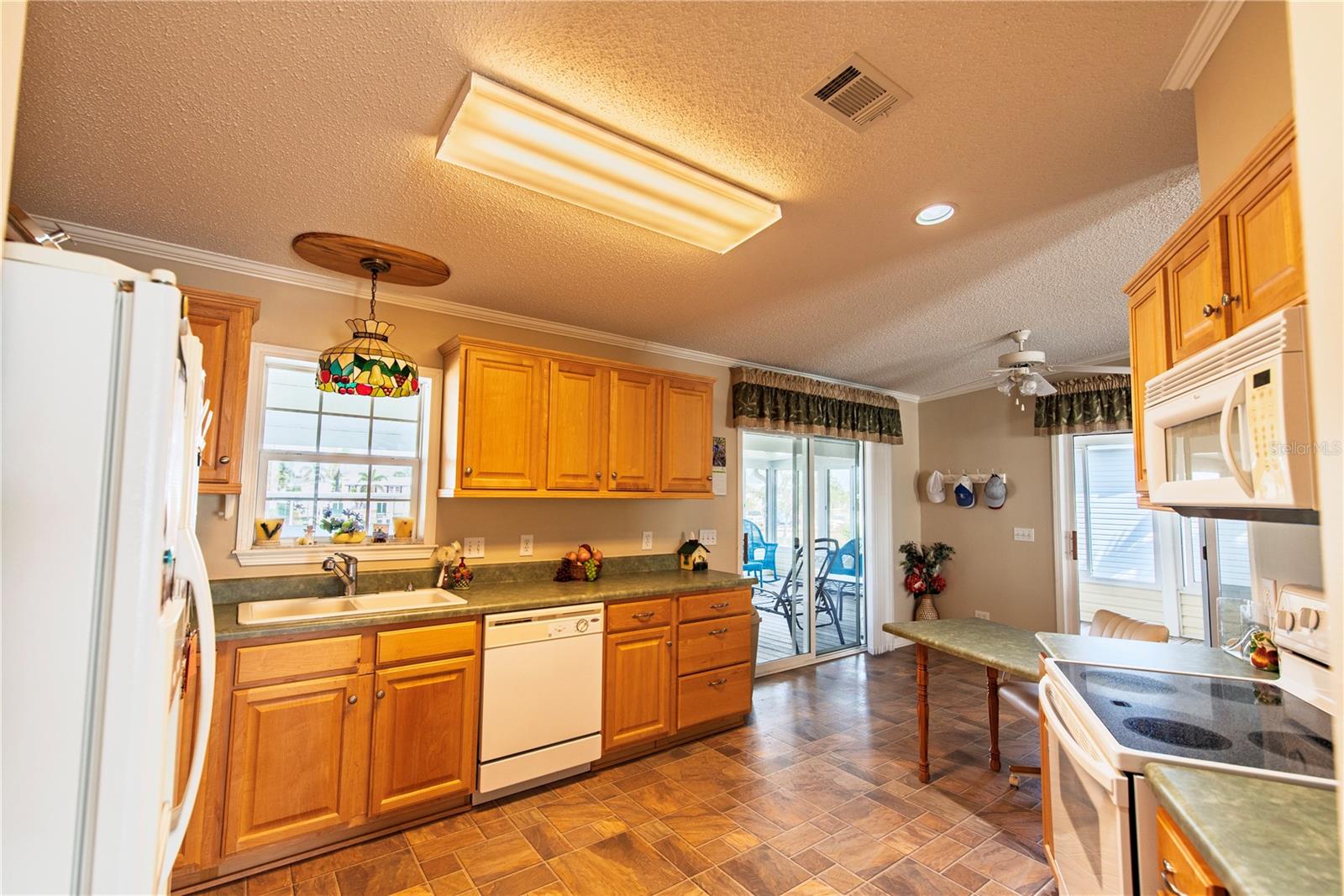 Image 5 of 31 For 36 Emden Circle