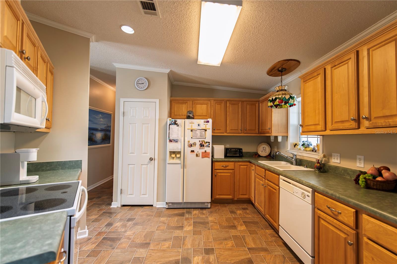 Image 6 of 31 For 36 Emden Circle