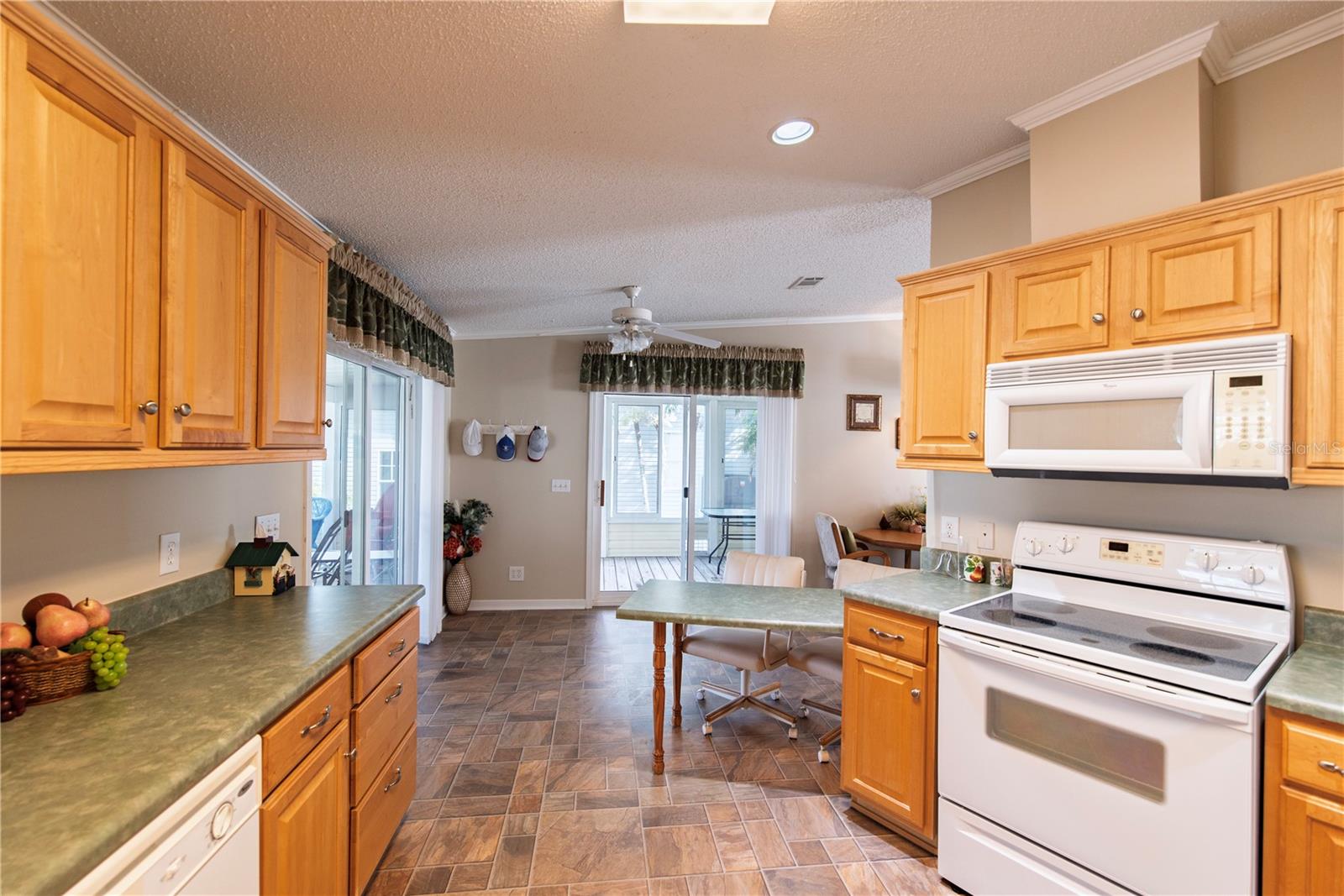 Image 7 of 31 For 36 Emden Circle