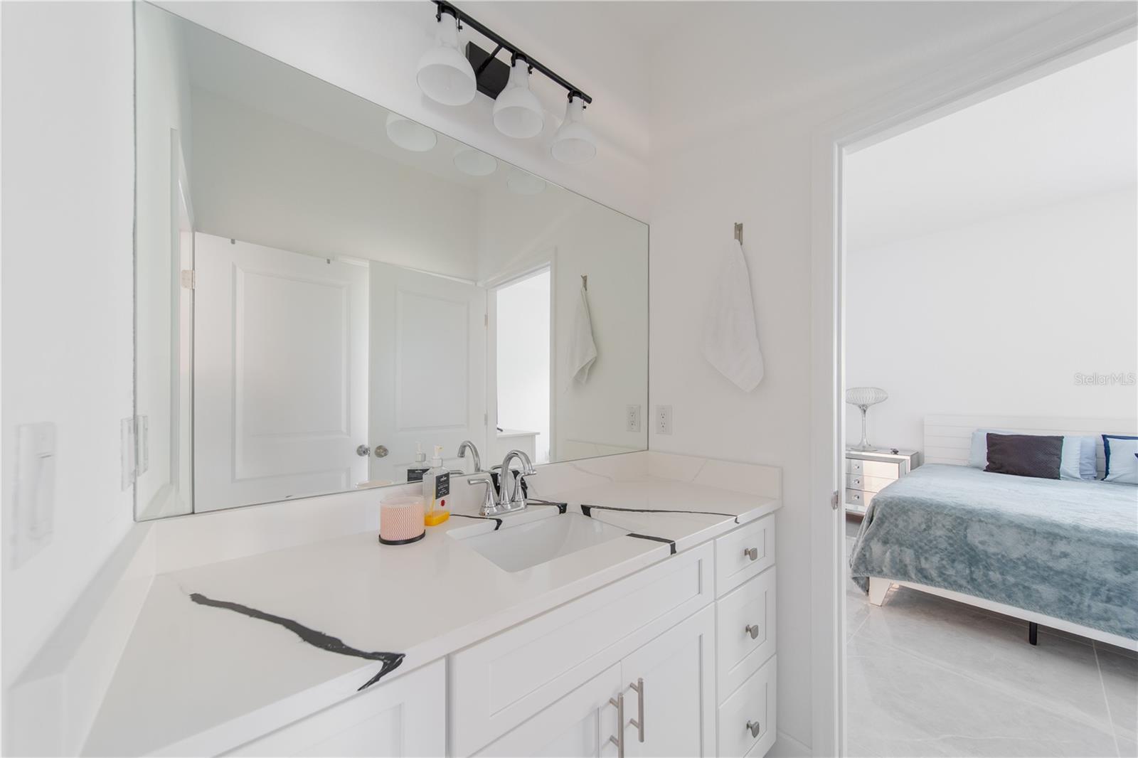 Image 13 of 35 For 15473 Lakeland Circle