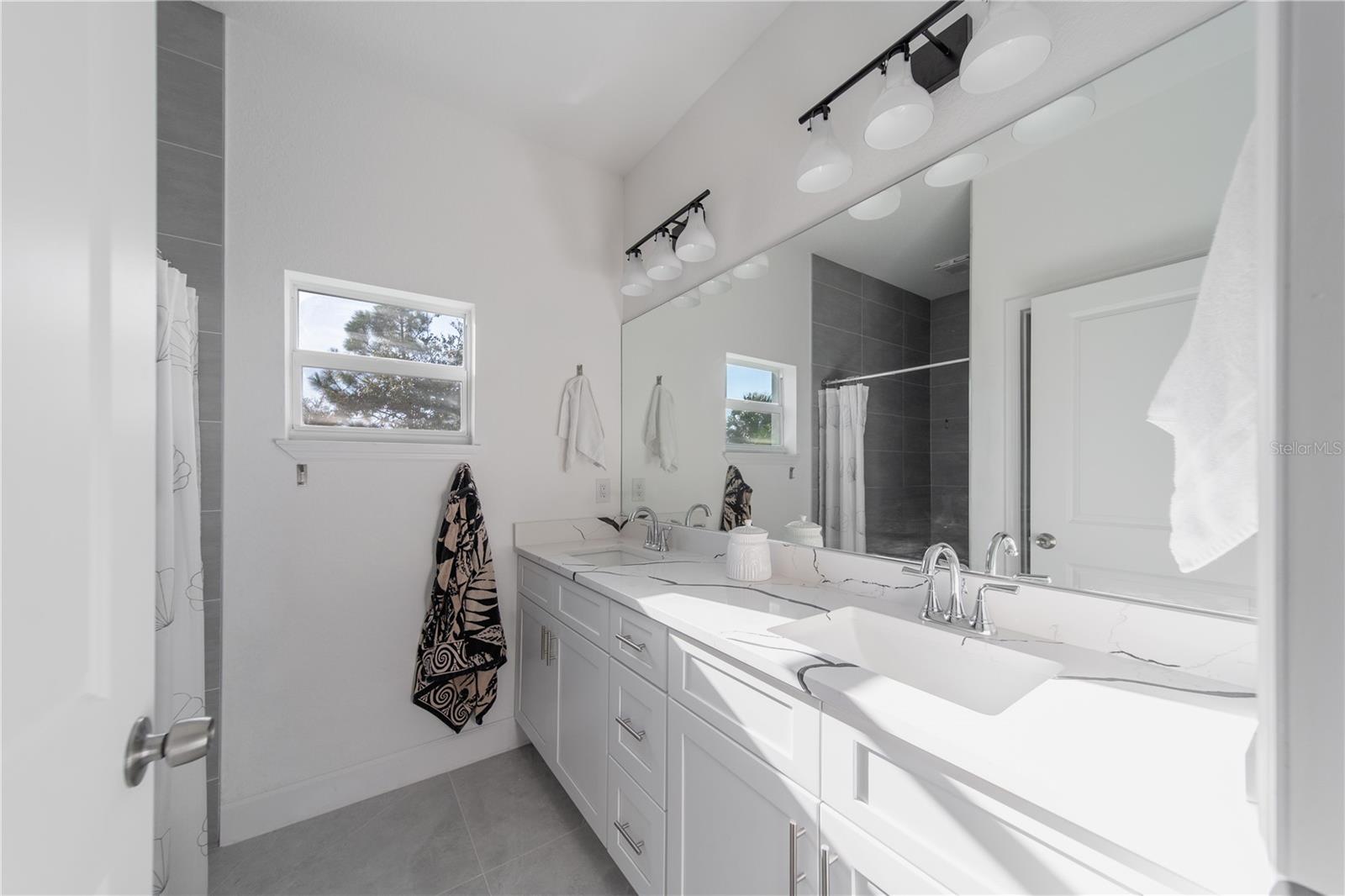 Image 18 of 35 For 15473 Lakeland Circle