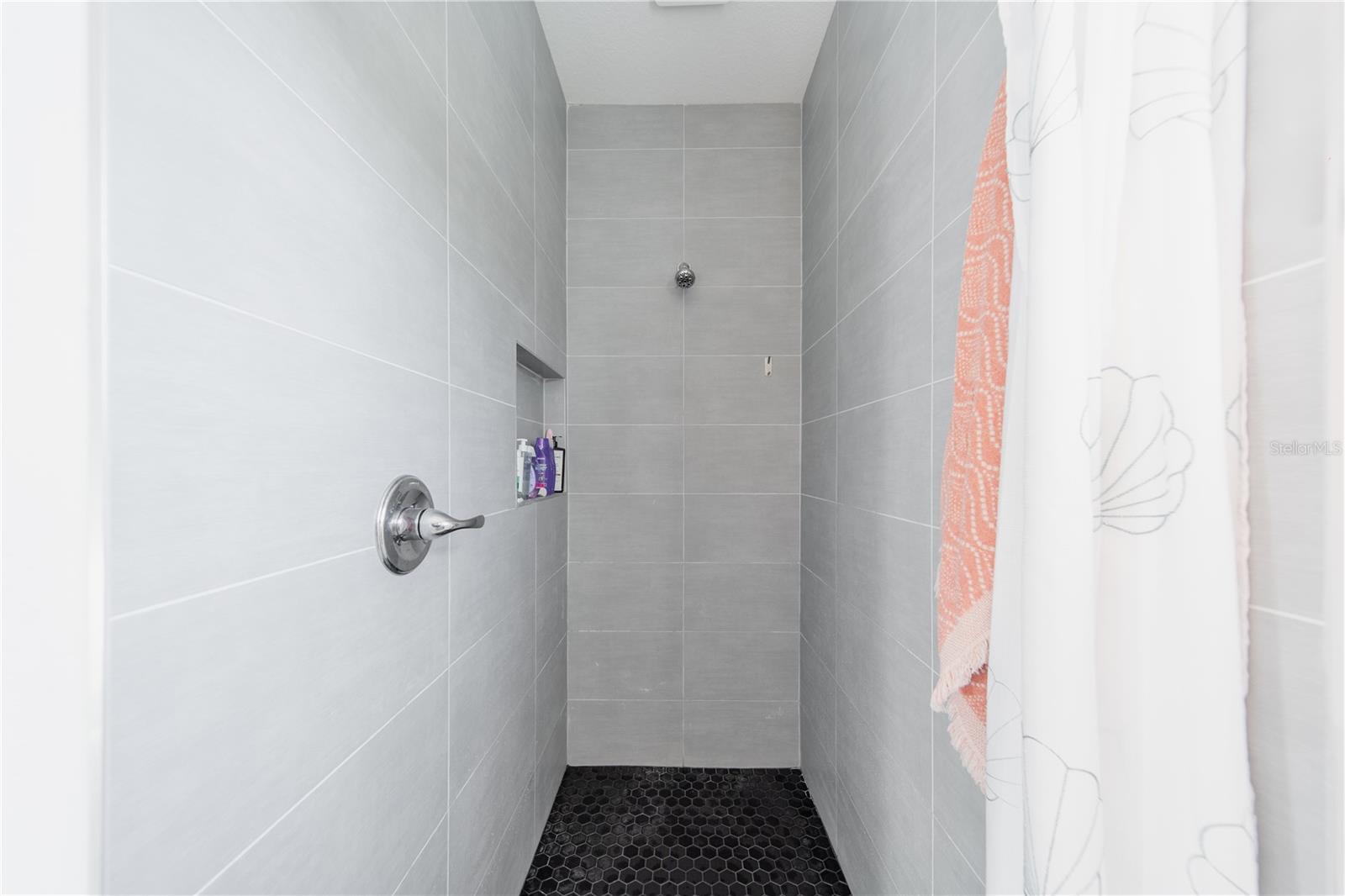 Image 19 of 35 For 15473 Lakeland Circle