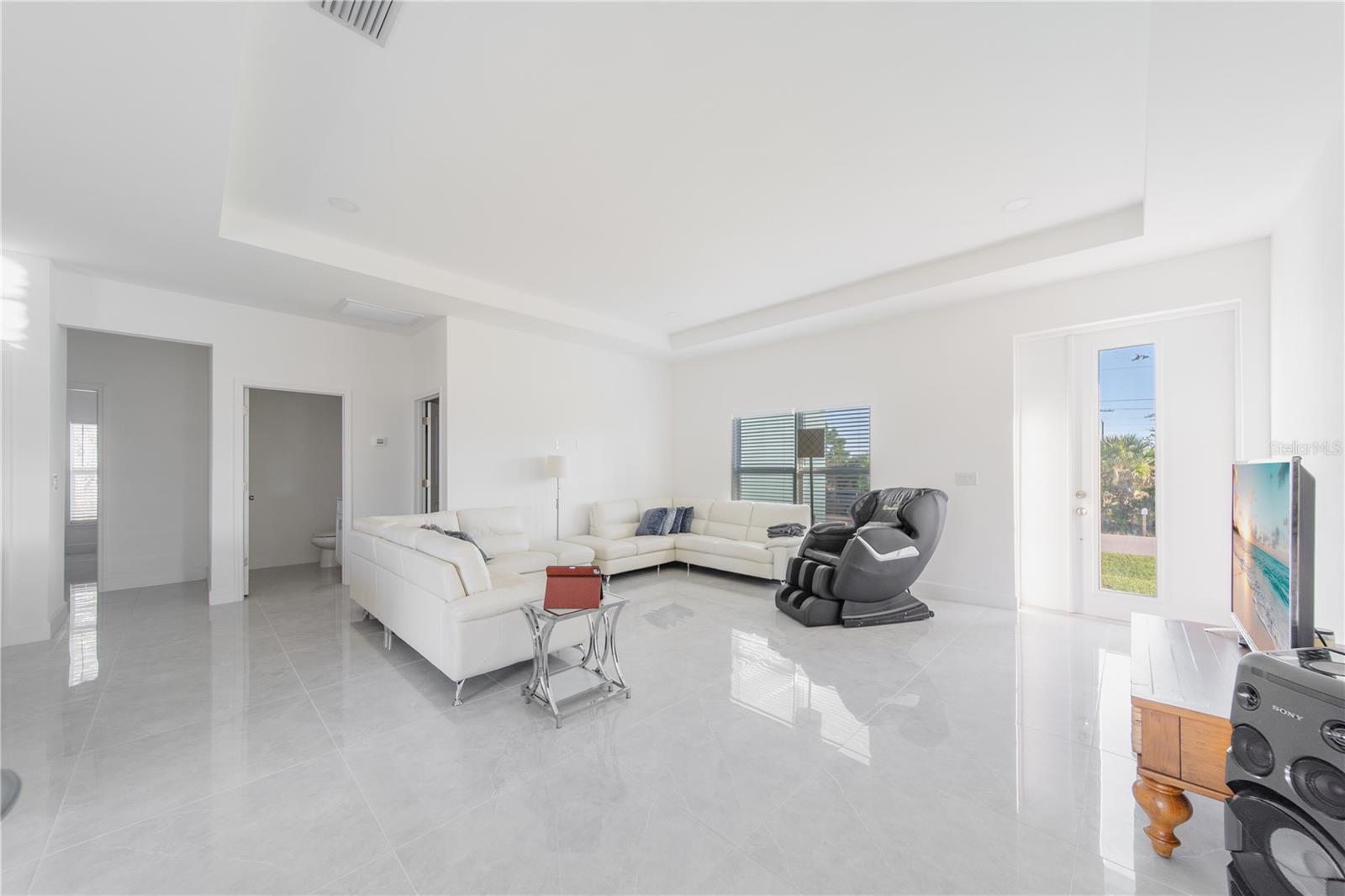 Image 2 of 35 For 15473 Lakeland Circle