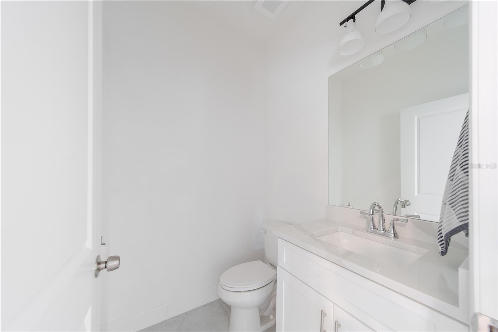 Image 23 of 35 For 15473 Lakeland Circle