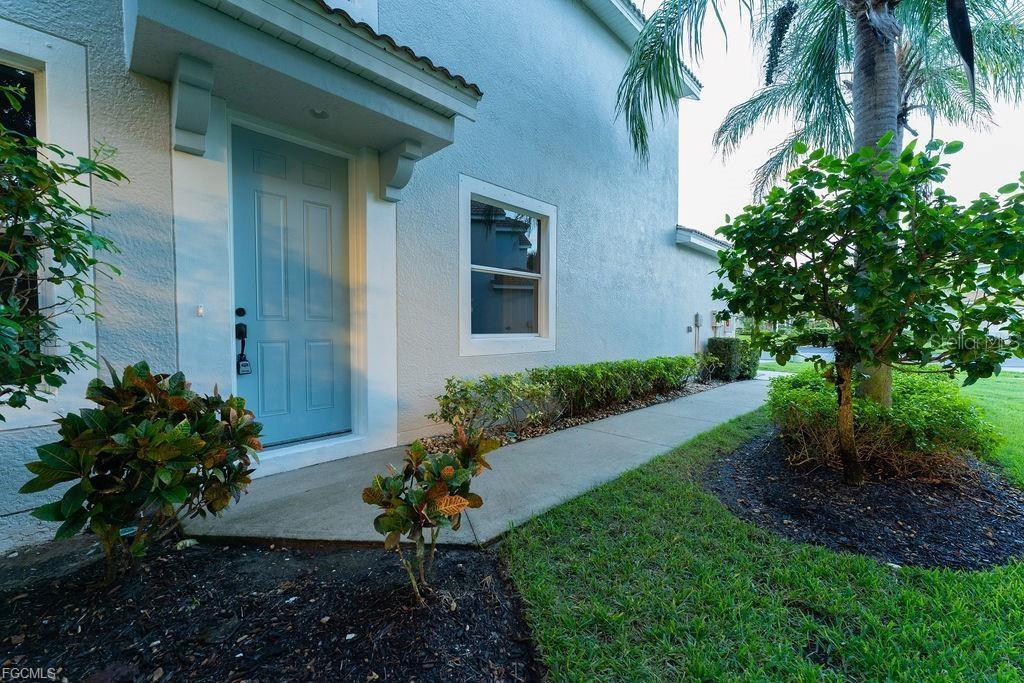 Image 13 of 48 For 8350 Village Edge Circle 4