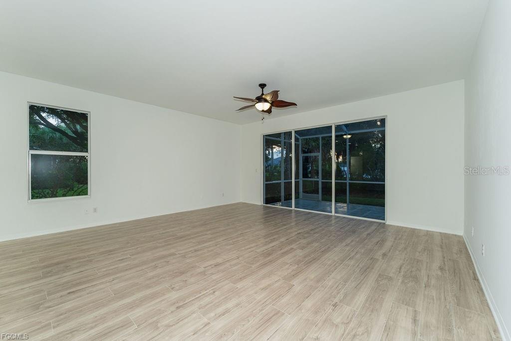 Image 17 of 48 For 8350 Village Edge Circle 4