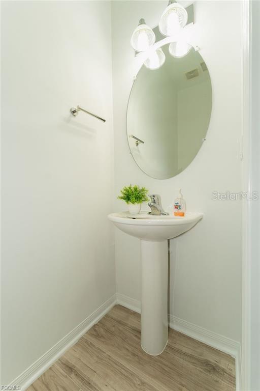 Image 20 of 48 For 8350 Village Edge Circle 4