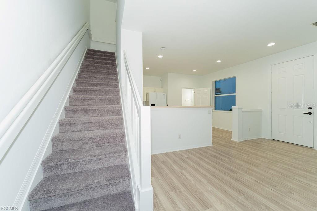 Image 26 of 48 For 8350 Village Edge Circle 4