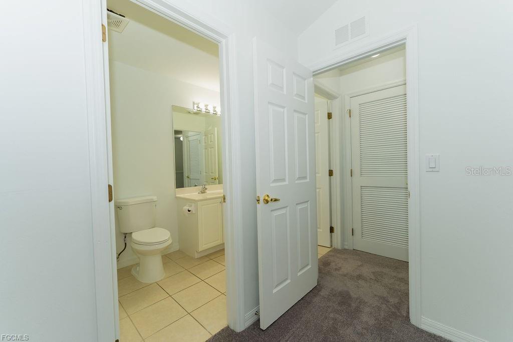 Image 33 of 48 For 8350 Village Edge Circle 4