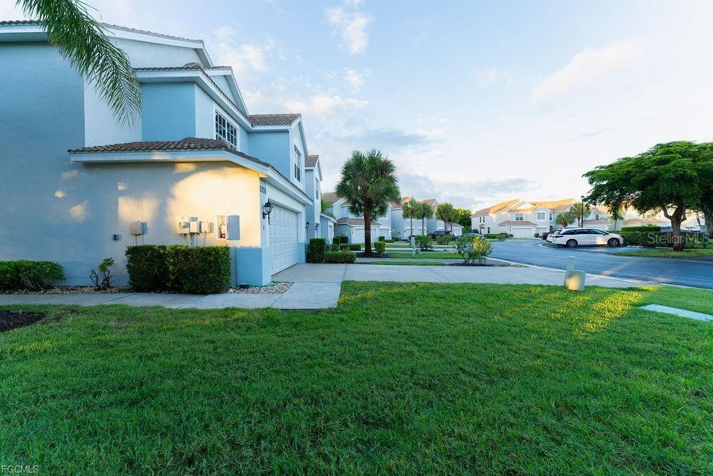 Image 7 of 48 For 8350 Village Edge Circle 4