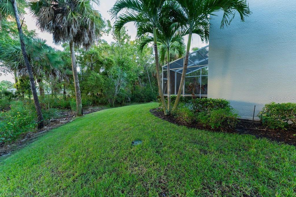 Image 9 of 48 For 8350 Village Edge Circle 4