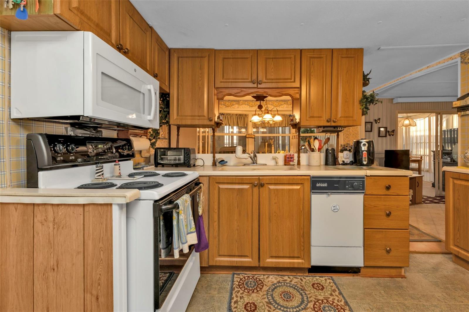 Image 6 of 48 For 10100 Burnt Store Road 25