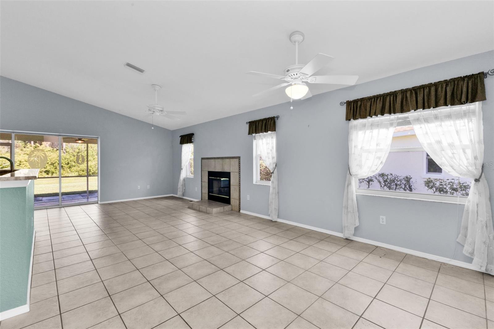 Image 10 of 48 For 13440 Pembroke Circle N