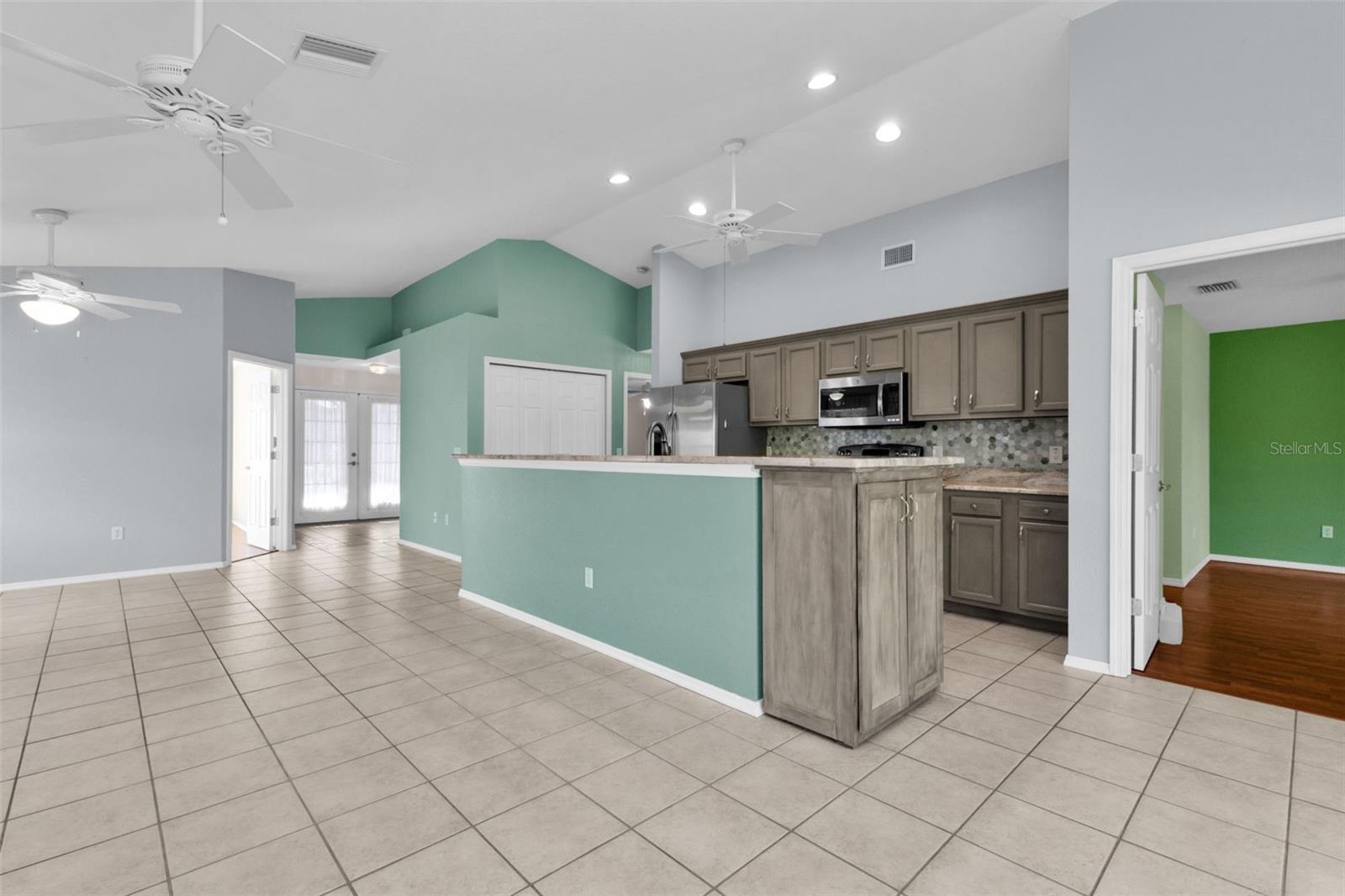 Image 12 of 48 For 13440 Pembroke Circle N