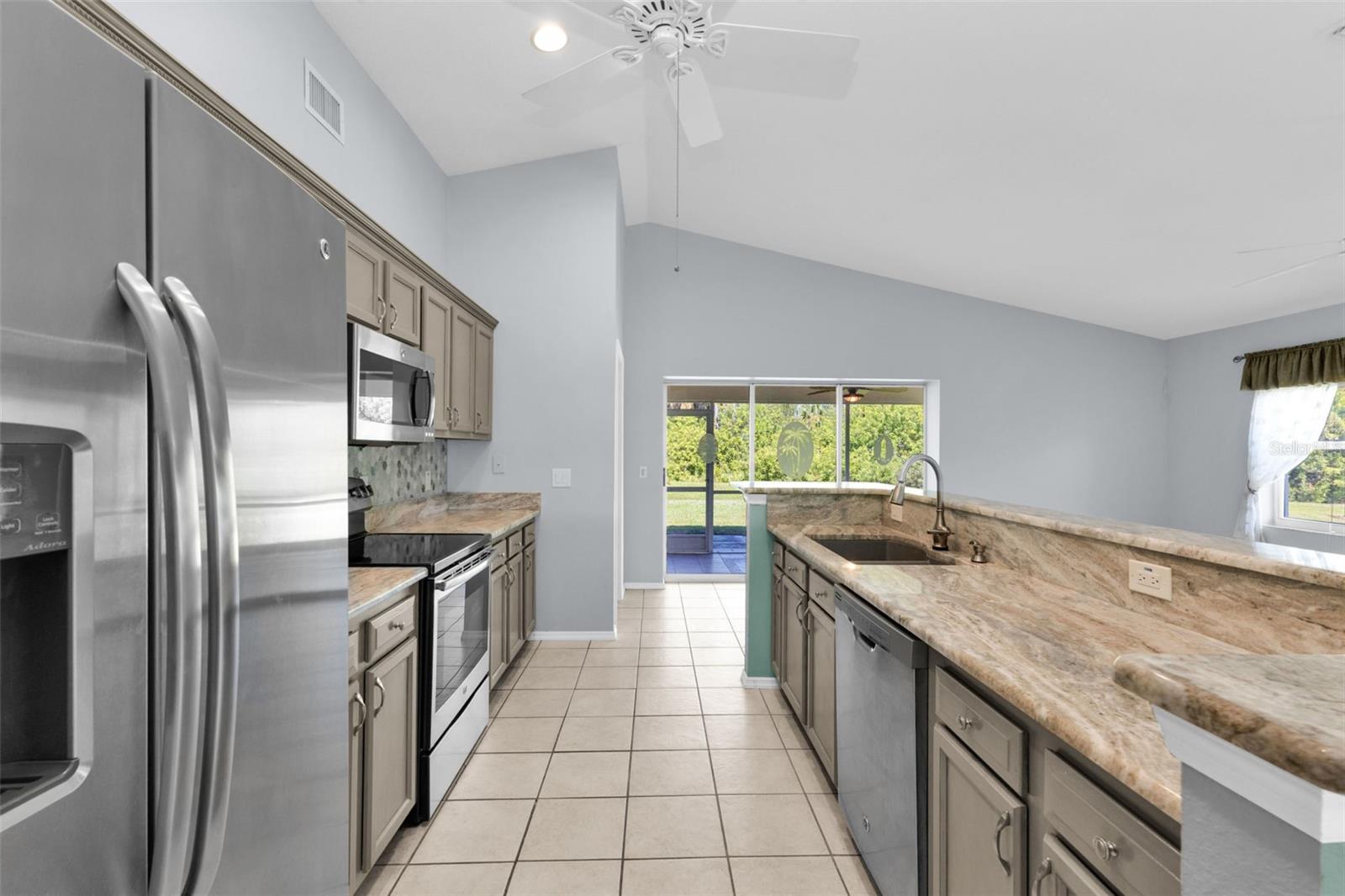 Image 14 of 48 For 13440 Pembroke Circle N