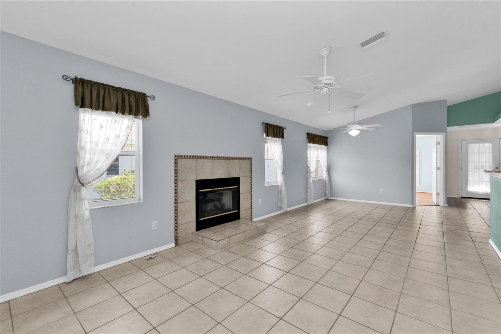 Image 15 of 48 For 13440 Pembroke Circle N