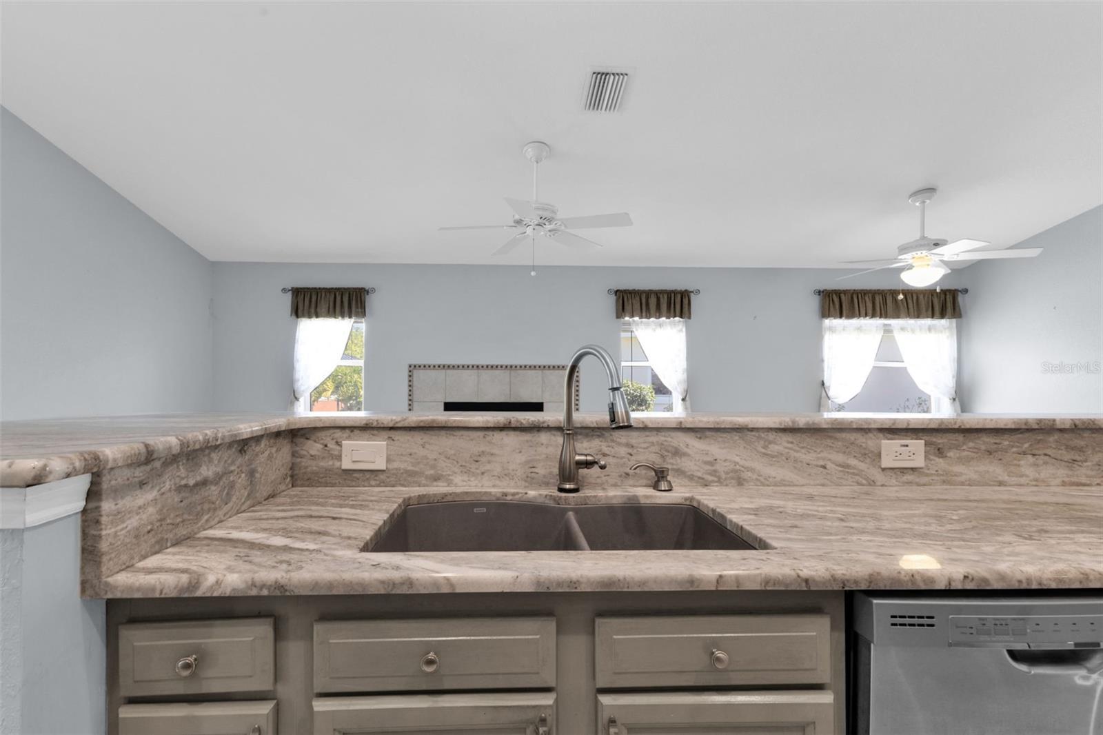 Image 17 of 48 For 13440 Pembroke Circle N