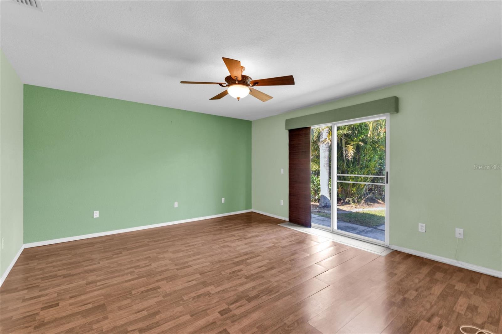 Image 24 of 48 For 13440 Pembroke Circle N