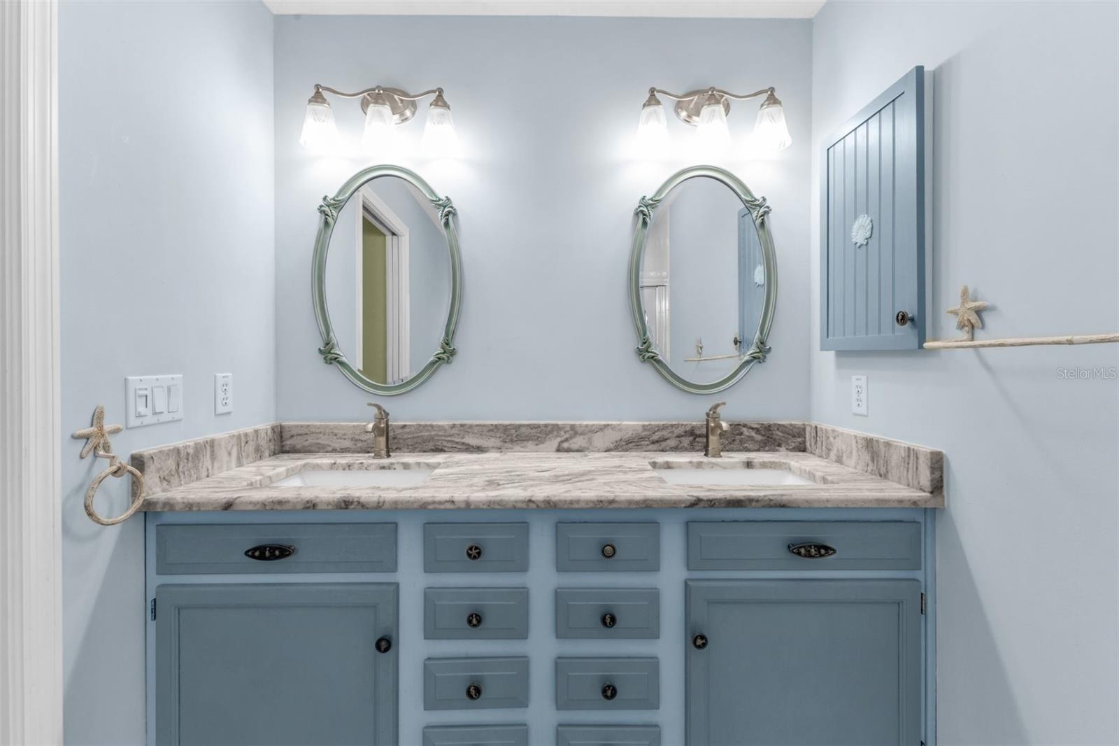 Image 29 of 48 For 13440 Pembroke Circle N