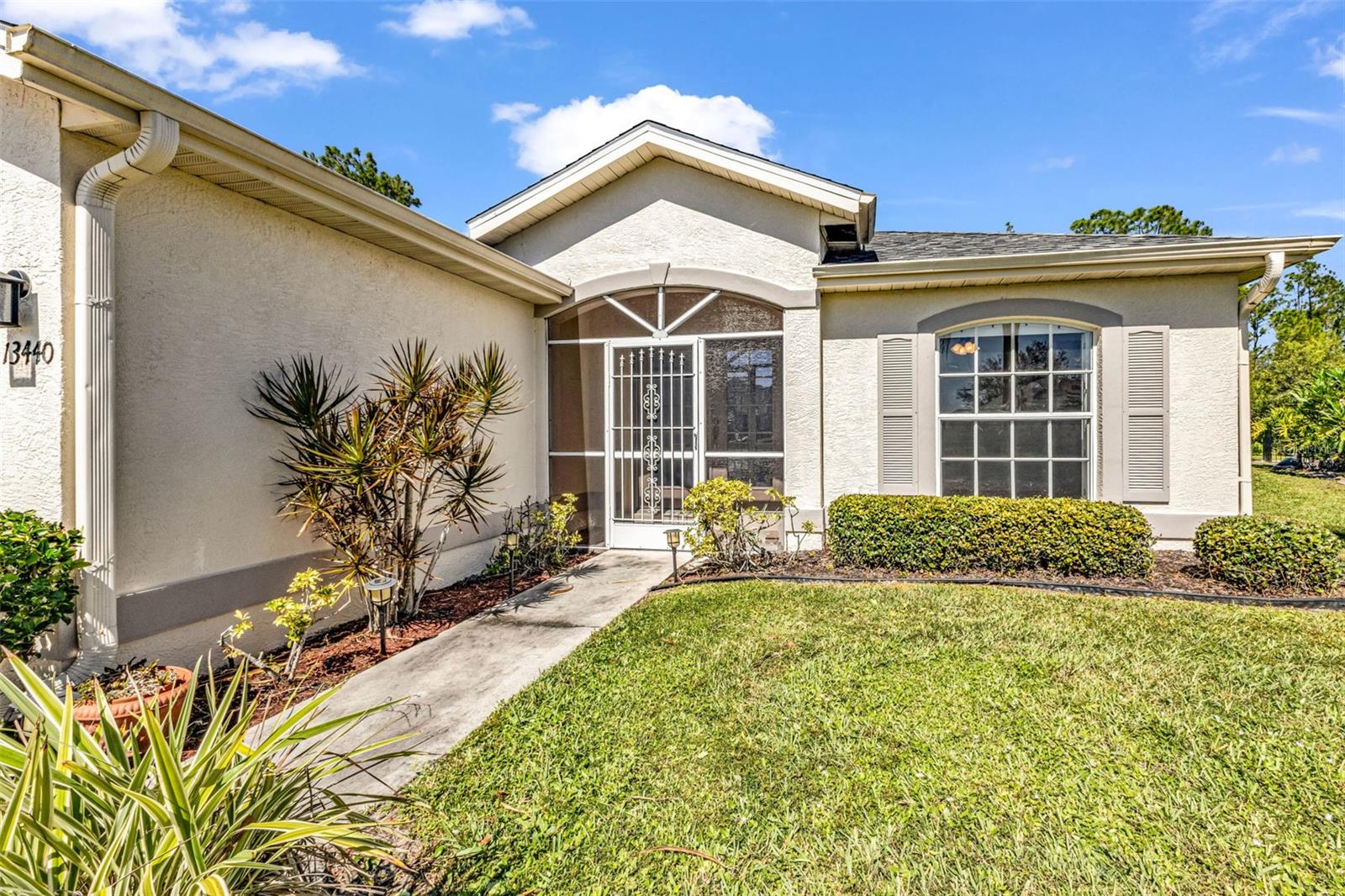 Image 4 of 48 For 13440 Pembroke Circle N