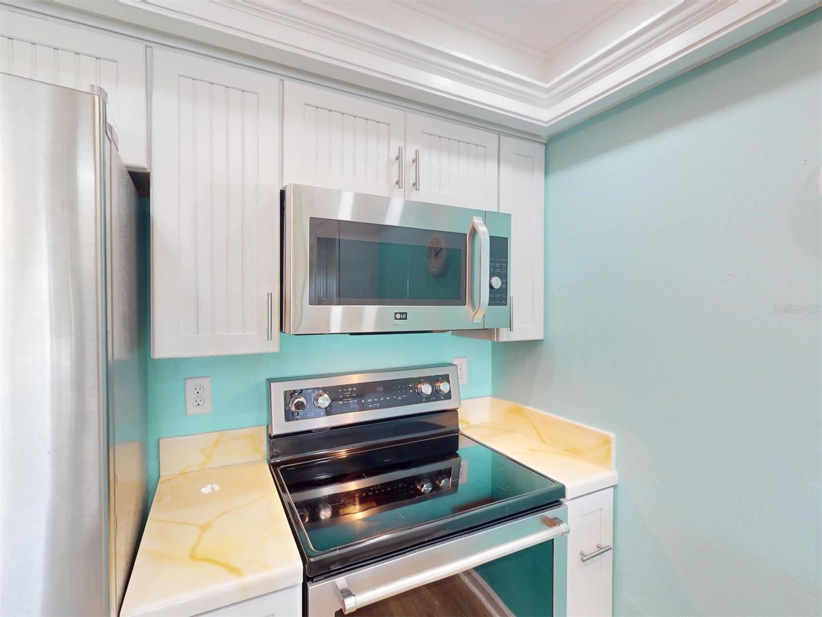 Image 27 of 79 For 4072 Oakview Drive C5