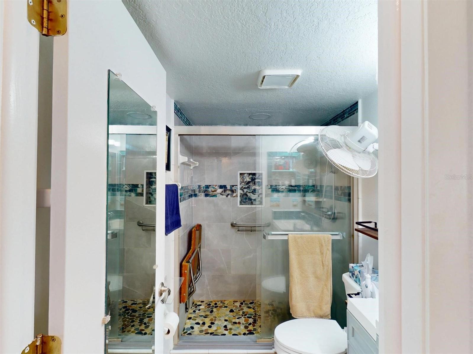 Image 34 of 79 For 4072 Oakview Drive C5