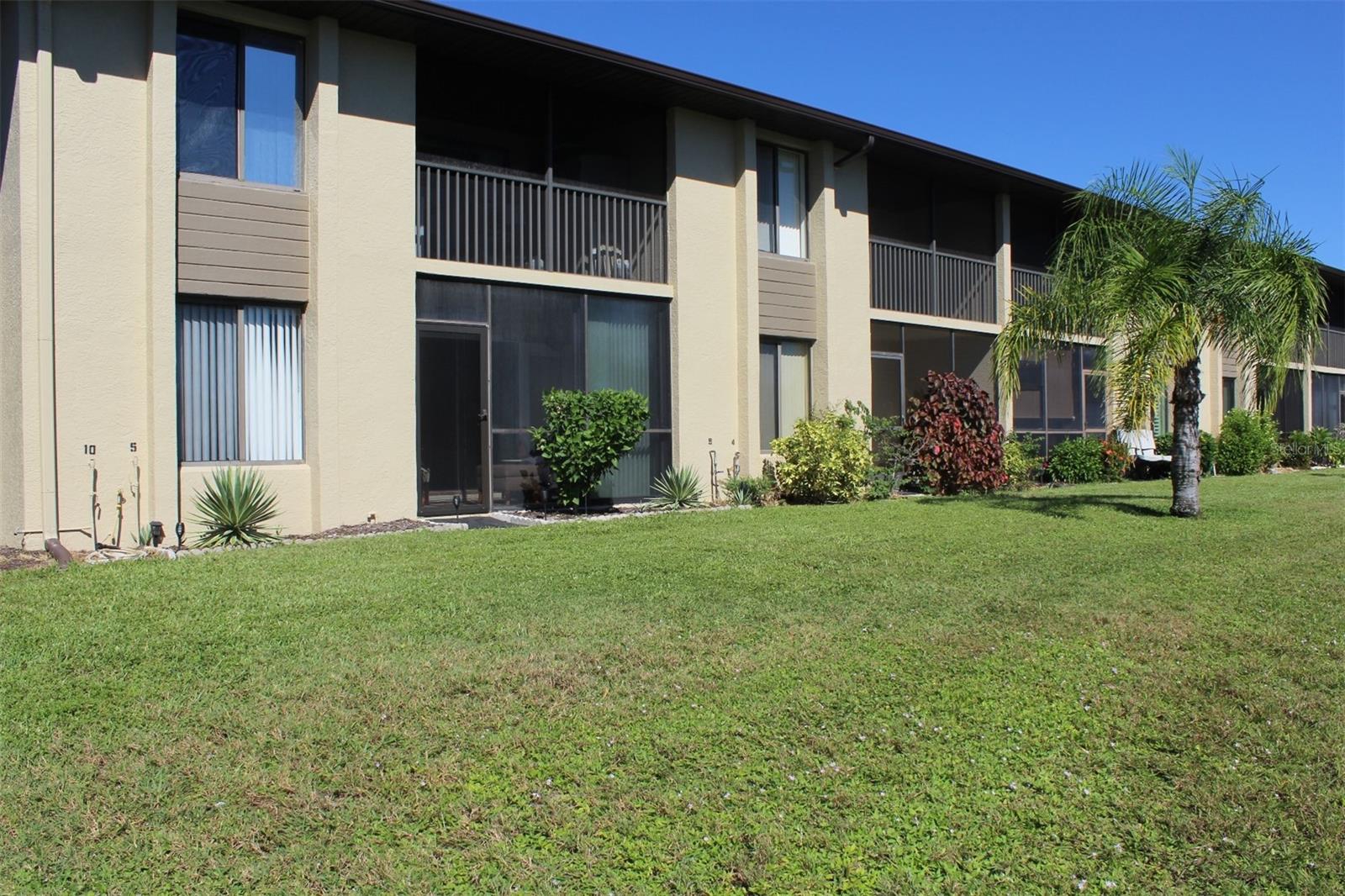 Image 5 of 79 For 4072 Oakview Drive C5