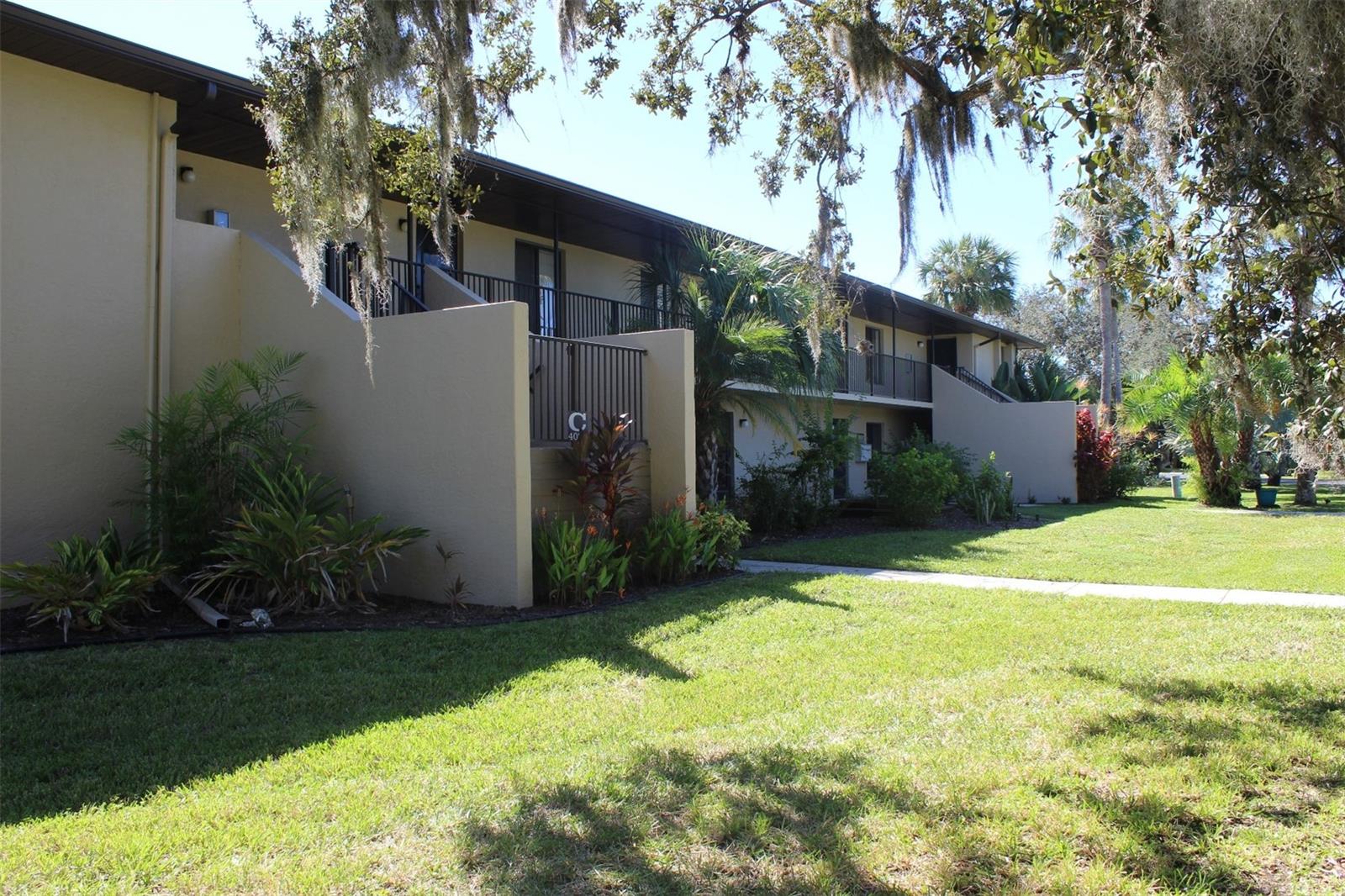 Image 6 of 79 For 4072 Oakview Drive C5