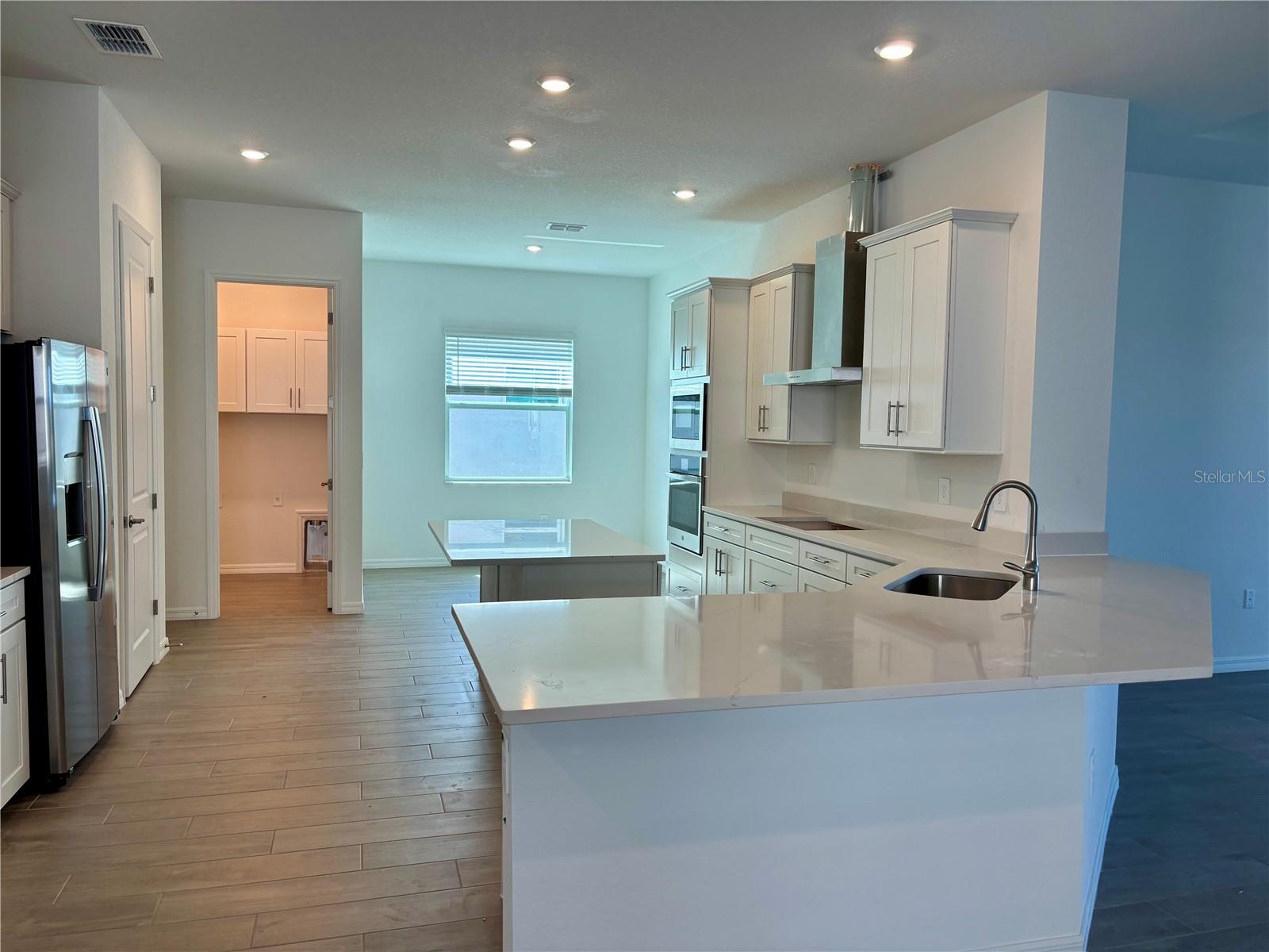 Image 3 of 8 For 5608 Lightening Whelk Lane