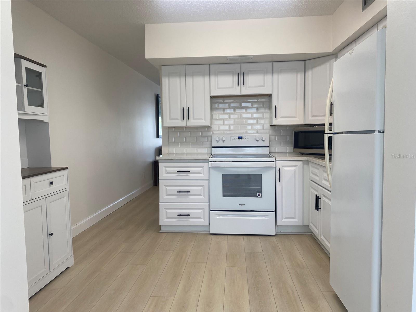 Image 13 of 40 For 2428 Columbia Drive 44