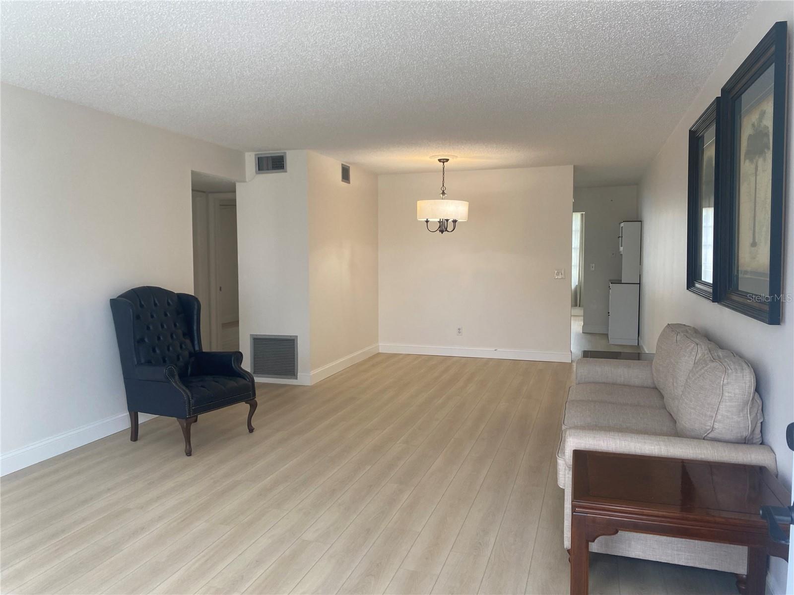 Image 8 of 40 For 2428 Columbia Drive 44