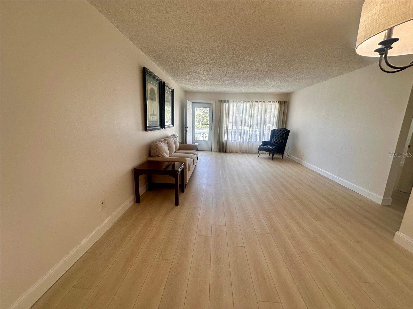 Image 9 of 40 For 2428 Columbia Drive 44