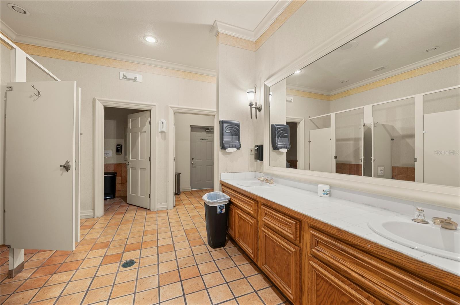 Image 19 of 27 For 26200 Stillwater Circle